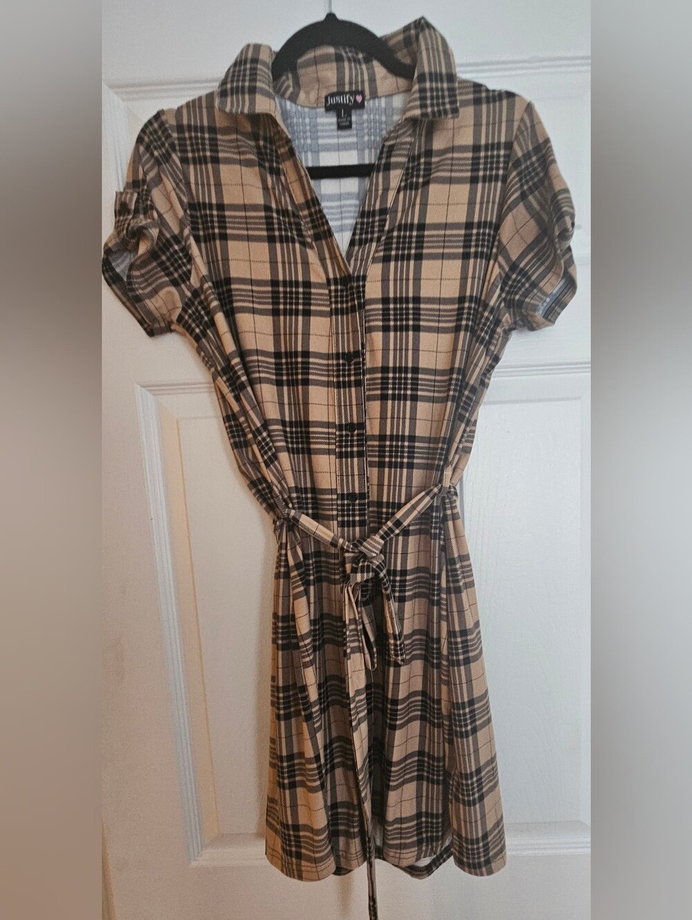 Justify Plaid Tie-Waist Mini Dress in Beige and Black. Size L. Like New
